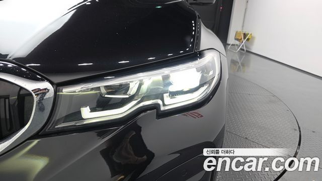 BMW 3-Series 2021 — photo 8