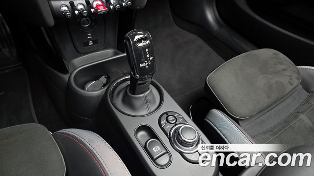 Mini Cooper Convertible 2024 — photo 12