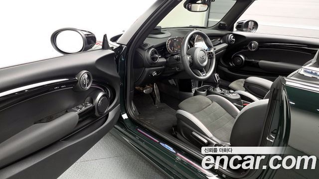 Mini Cooper Convertible 2024 — photo 13