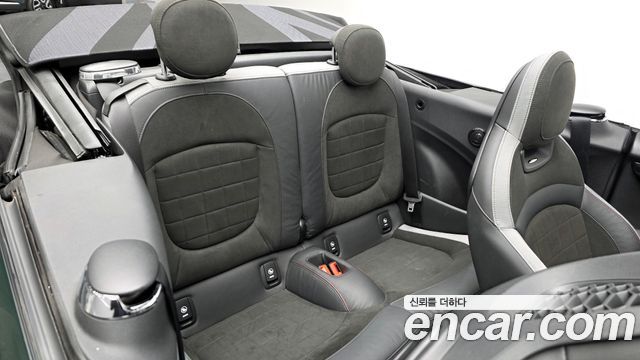 Mini Cooper Convertible 2024 — photo 17