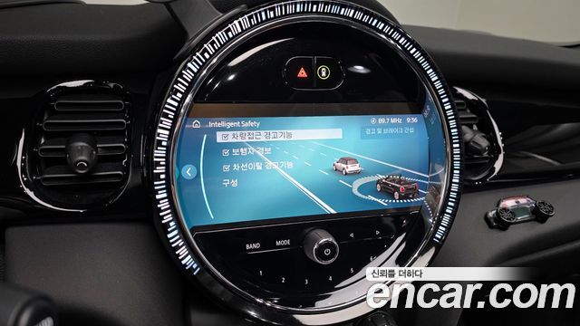 Mini Cooper Convertible 2024 — photo 21