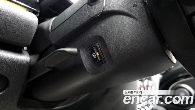 Mini Cooper Convertible 2024 — photo 23