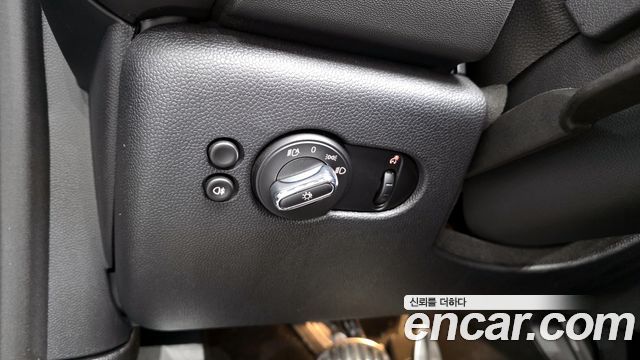 Mini Cooper Convertible 2024 — photo 24