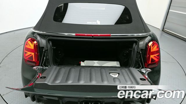 Mini Cooper Convertible 2024 — photo 26