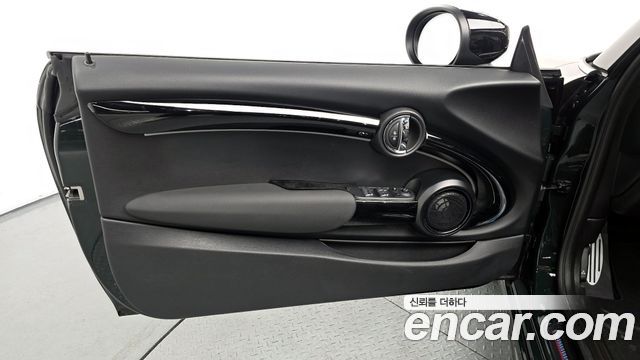 Mini Cooper Convertible 2024 — photo 14