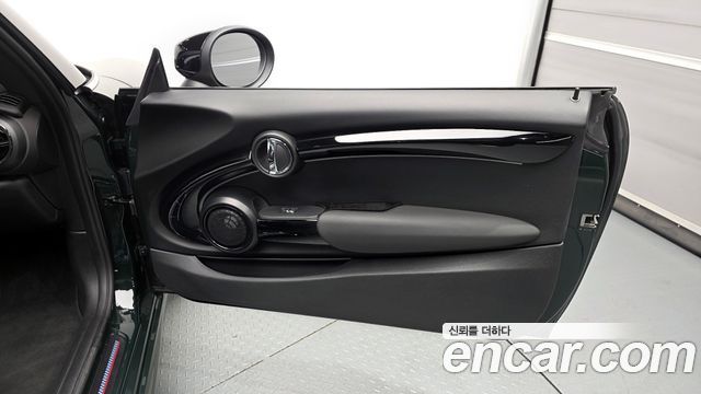 Mini Cooper Convertible 2024 — photo 15
