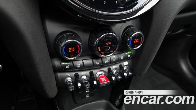 Mini Cooper Convertible 2024 — photo 28