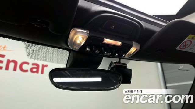Mini Cooper Convertible 2024 — photo 29