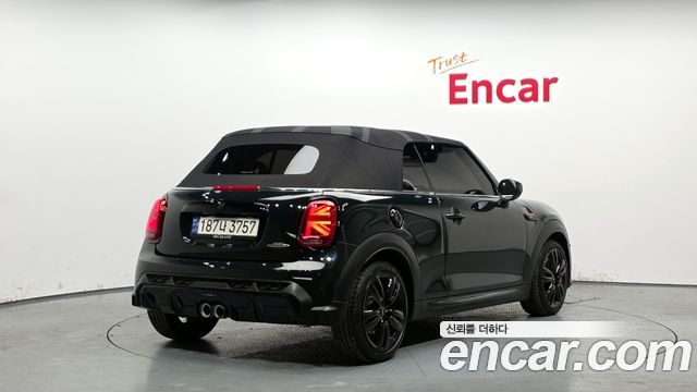 Mini Cooper Convertible 2024 — photo 33