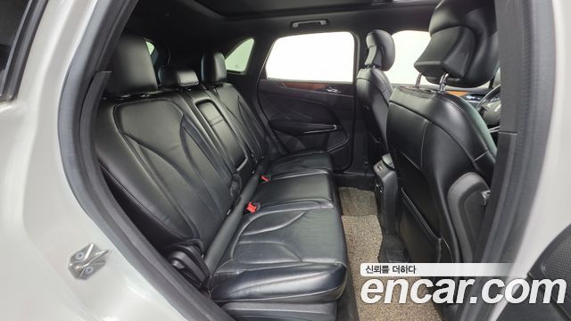 Lincoln MKC 2015 — photo 19