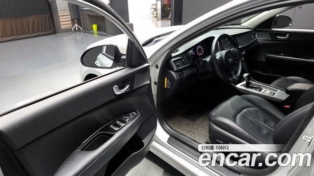 Kia K5 2017 — photo 13
