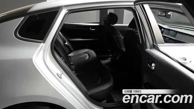 Kia K5 2017 — photo 17