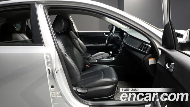 Kia K5 2017 — photo 18