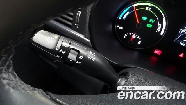 Kia K5 2017 — photo 24