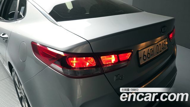 Kia K5 2017 — photo 9