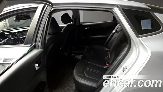 Kia K5 2017 — photo 16