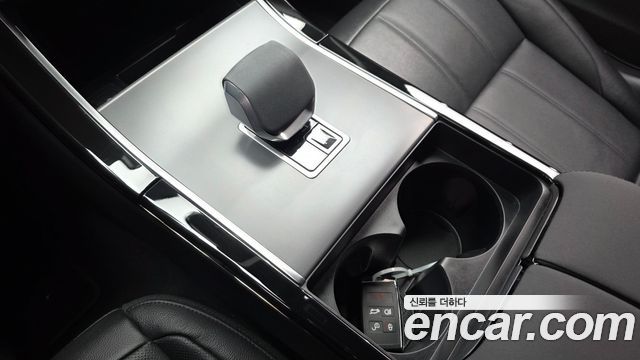 Land Rover Range Rover Evoque 2025 — photo 9
