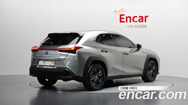 Lexus UX 2020 — photo 2