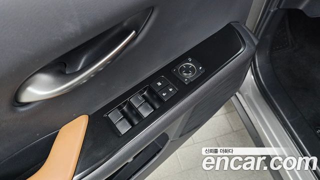 Lexus UX 2020 — photo 14