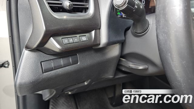Lexus UX 2020 — photo 15