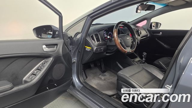 Kia K3 2015 — photo 13