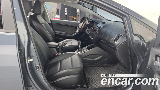 Kia K3 2015 — photo 17