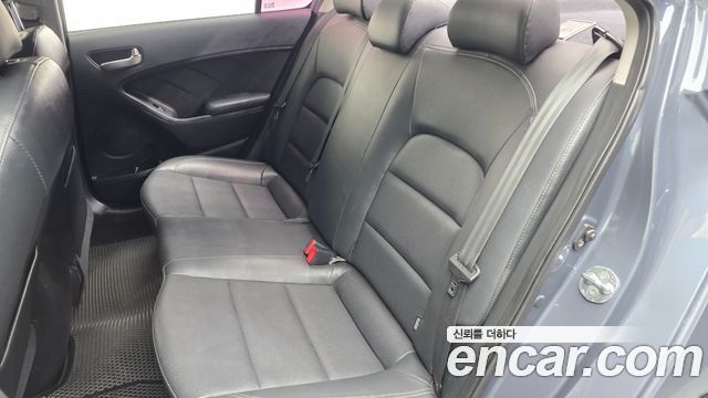 Kia K3 2015 — photo 18