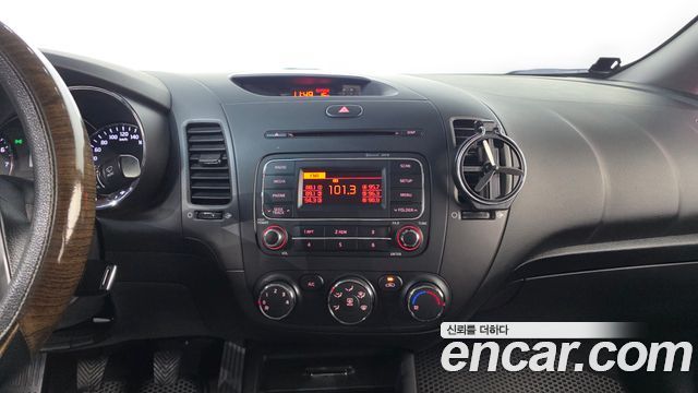 Kia K3 2015 — photo 20