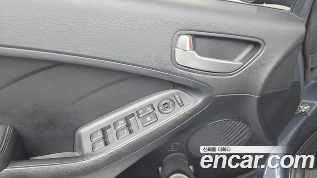 Kia K3 2015 — photo 24