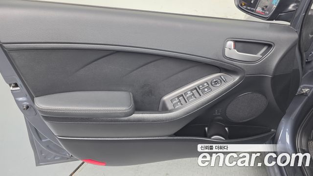 Kia K3 2015 — photo 14