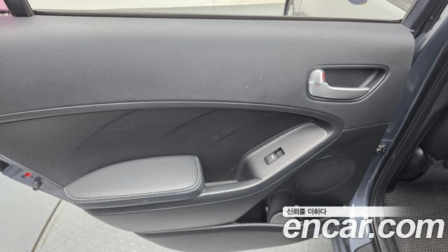 Kia K3 2015 — photo 15