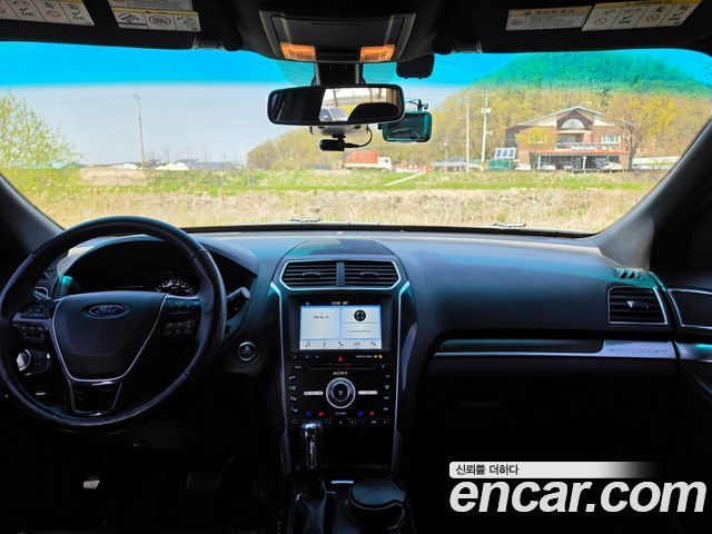 Ford Explorer 2017 — photo 12