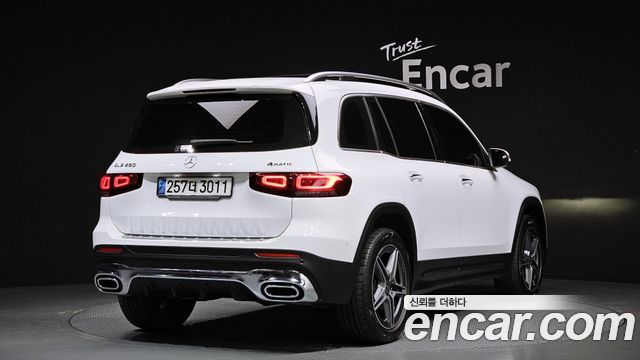 Mercedes-Benz GLB-Class 2021 — photo 2