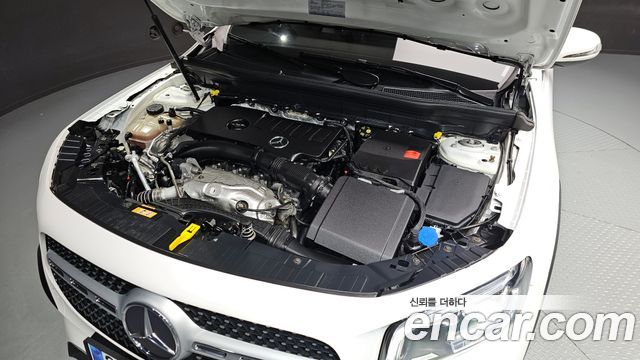Mercedes-Benz GLB-Class 2021 — photo 6
