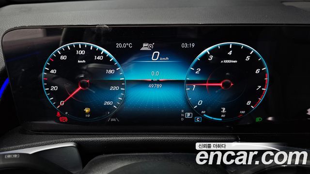Mercedes-Benz GLB-Class 2021 — photo 8