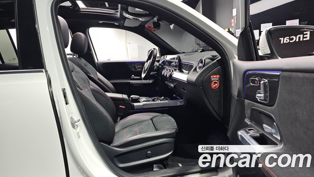 Mercedes-Benz GLB-Class 2021 — photo 10