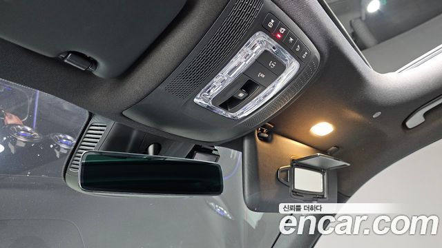Mercedes-Benz GLB-Class 2021 — photo 14