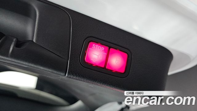 Mercedes-Benz GLB-Class 2021 — photo 19