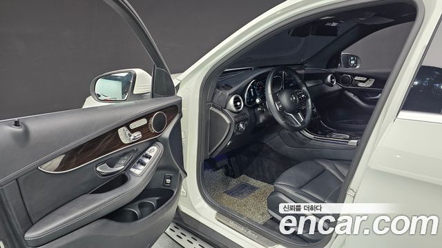 Mercedes-Benz GLC-Class 2020 — photo 13
