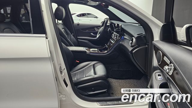 Mercedes-Benz GLC-Class 2020 — photo 16