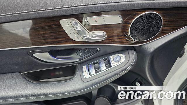 Mercedes-Benz GLC-Class 2020 — photo 30