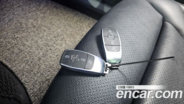 Mercedes-Benz GLC-Class 2020 — photo 32