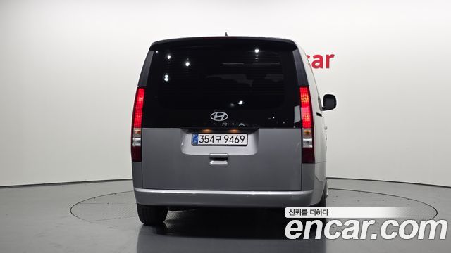 Hyundai Staria 2025 — photo 4