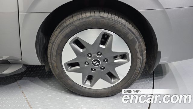 Hyundai Staria 2025 — photo 5