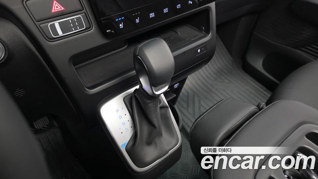 Hyundai Staria 2025 — photo 12
