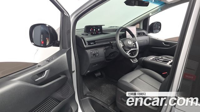 Hyundai Staria 2025 — photo 13