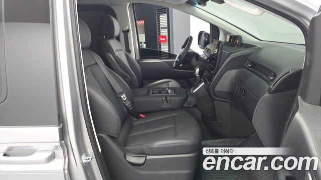 Hyundai Staria 2025 — photo 17