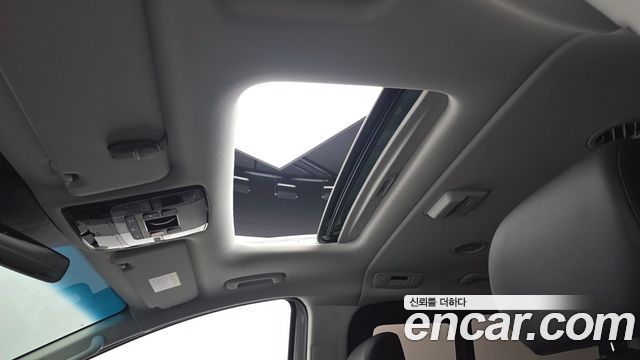 Hyundai Staria 2025 — photo 23