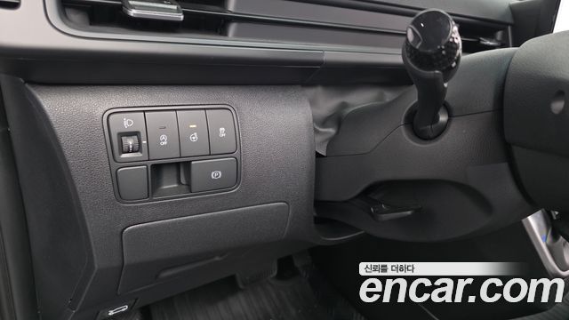 Hyundai Staria 2025 — photo 24