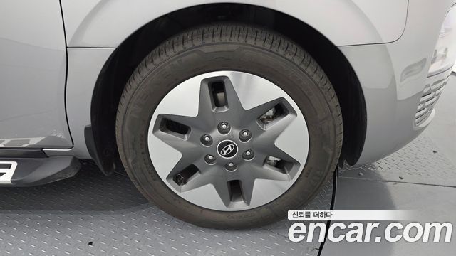 Hyundai Staria 2025 — photo 7
